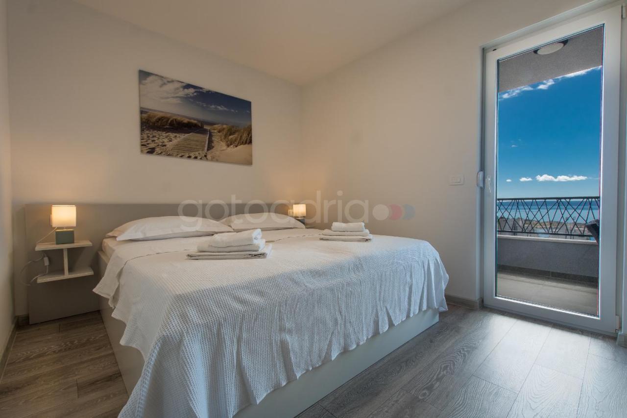 Appartamento Sea View Leana *